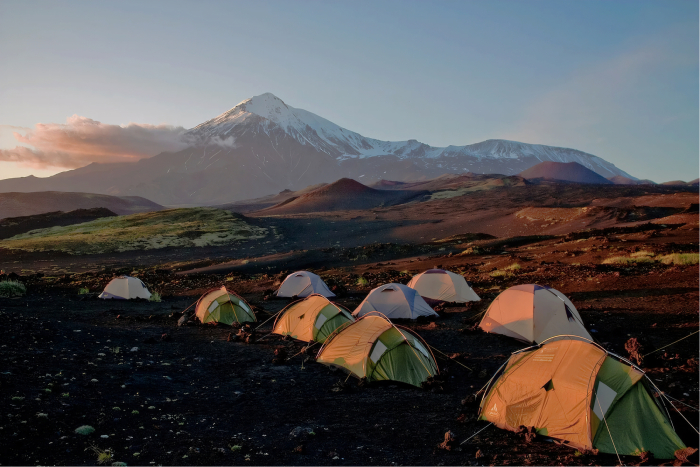 Палаточный лагерь у вулкана