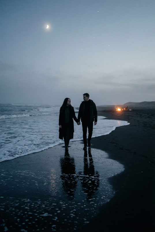 Чёрный вулканический песок Халактырского пляжа